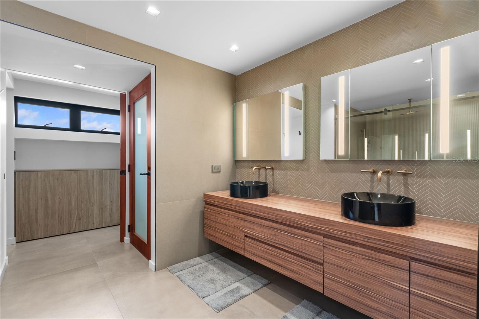 1920 PETUNIA ST., URB. SANTA MARIA - Residential