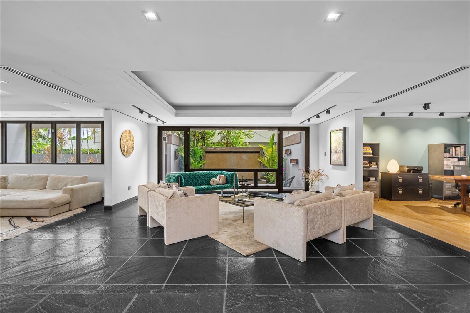 1920 PETUNIA ST., URB. SANTA MARIA - Residential