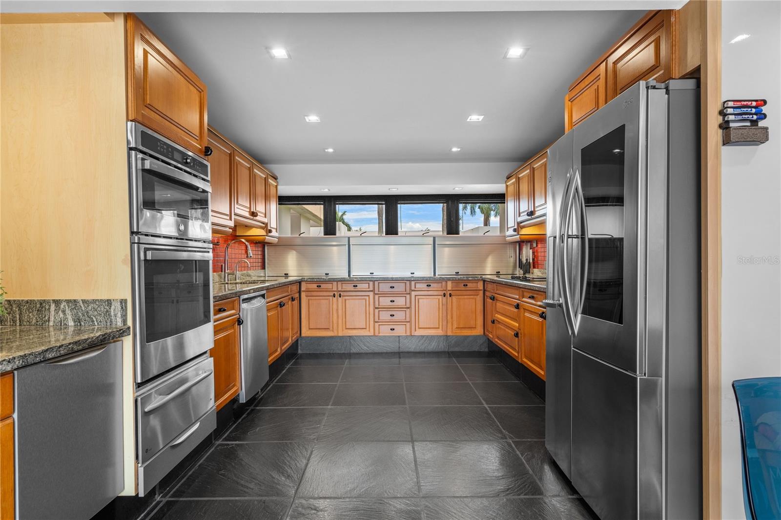 1920 PETUNIA ST., URB. SANTA MARIA - Residential