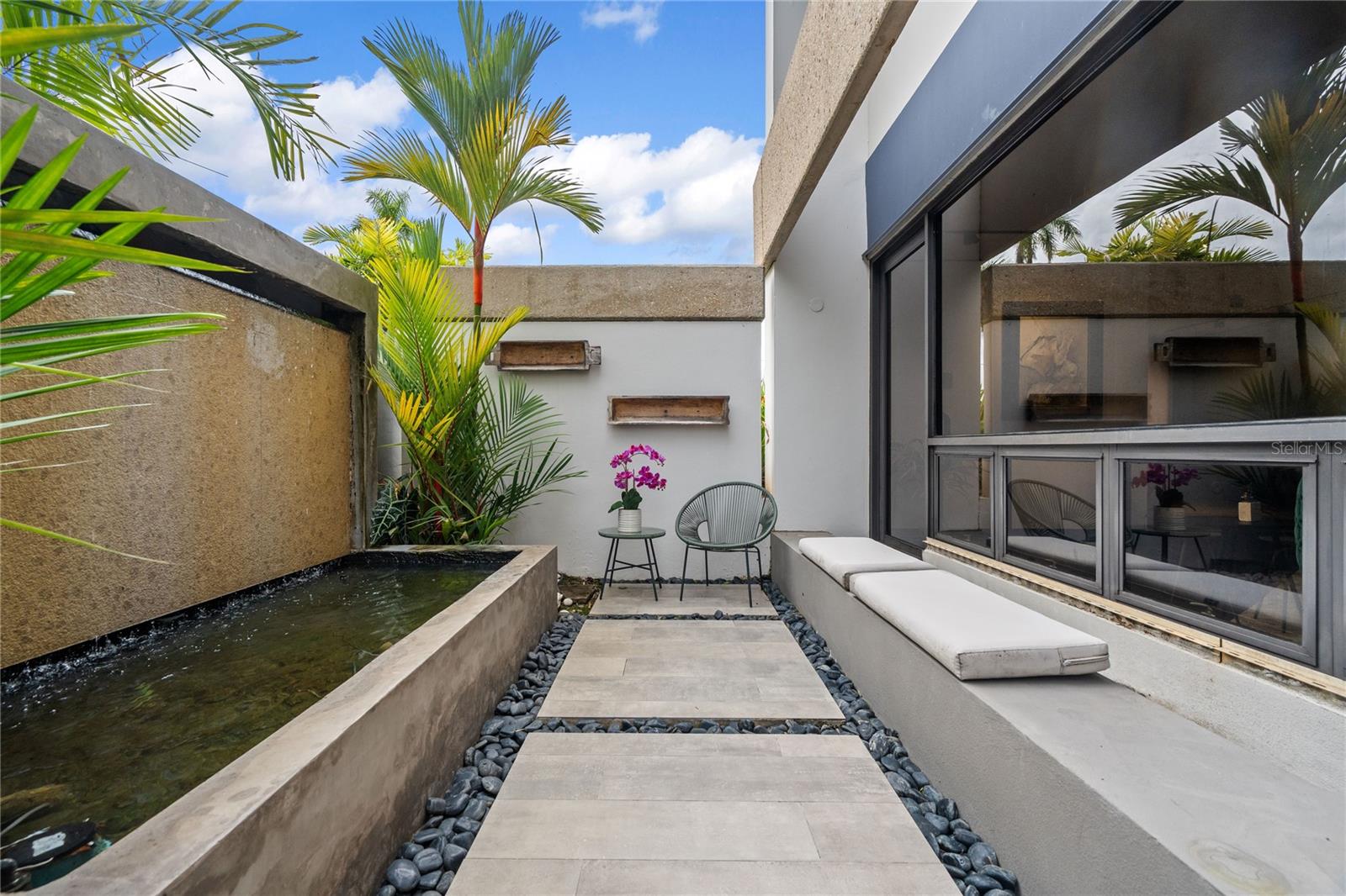 1920 PETUNIA ST., URB. SANTA MARIA - Residential