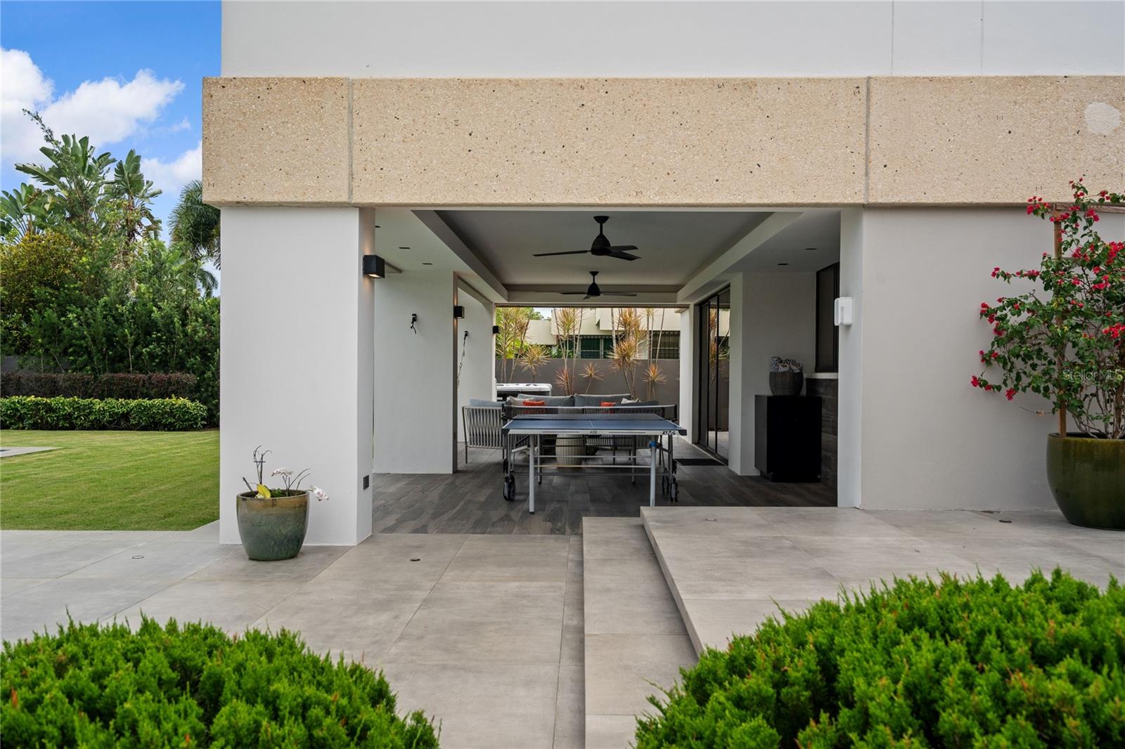1920 PETUNIA ST., URB. SANTA MARIA - Residential
