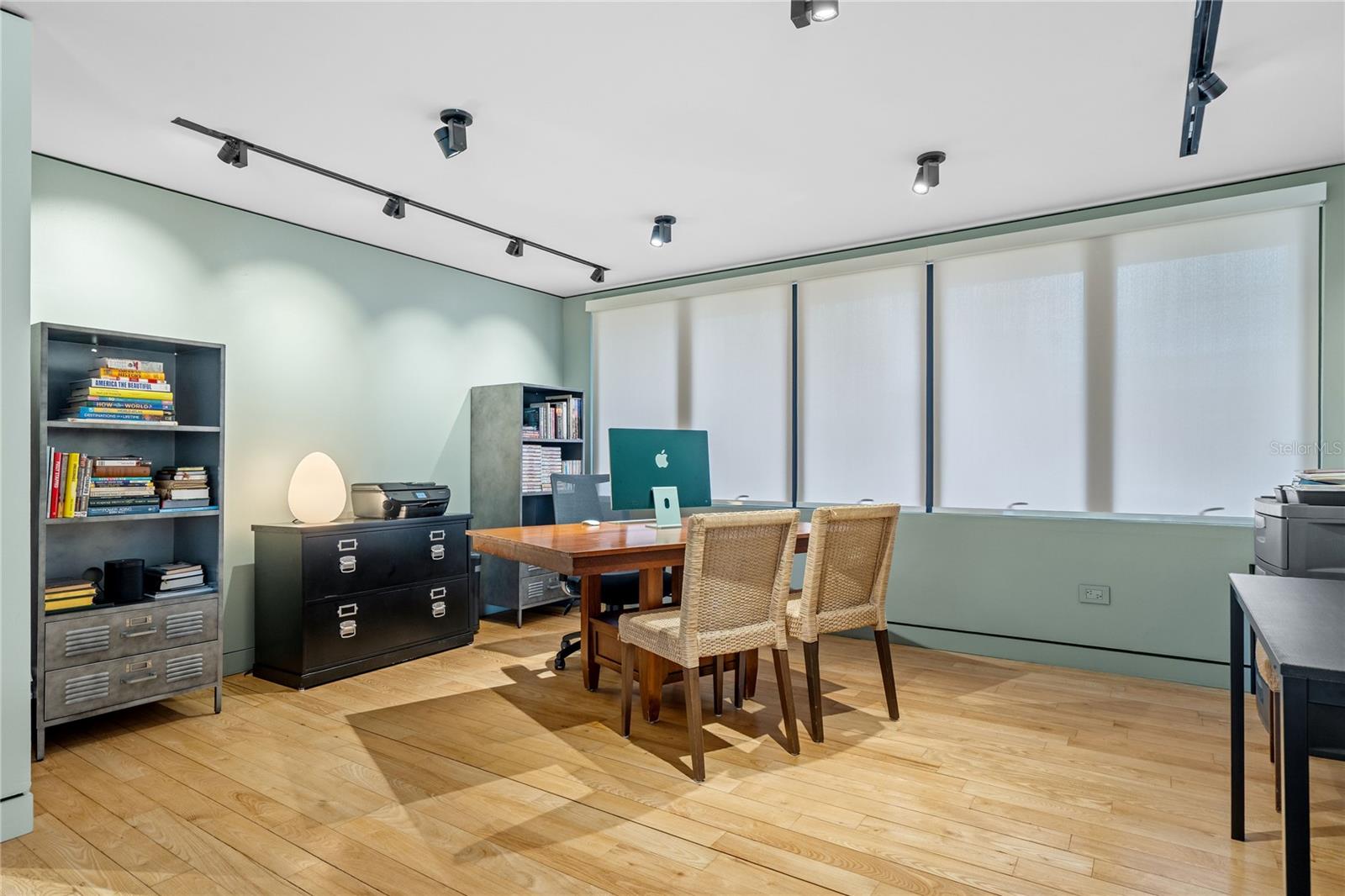 1920 PETUNIA ST., URB. SANTA MARIA - Residential