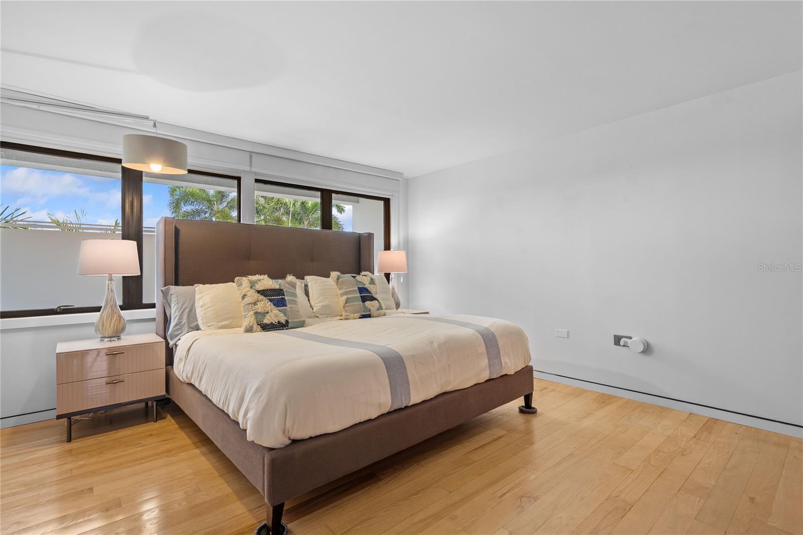 1920 PETUNIA ST., URB. SANTA MARIA - Residential