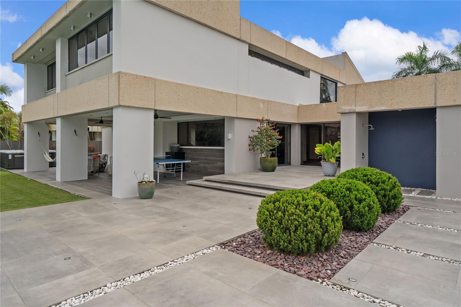 1920 PETUNIA ST., URB. SANTA MARIA - Residential