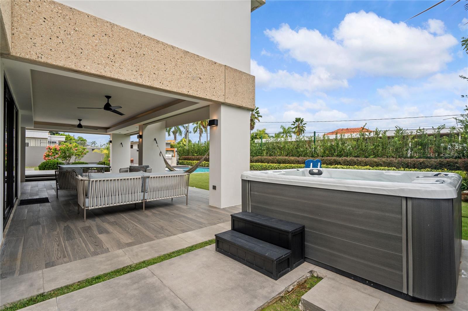 1920 PETUNIA ST., URB. SANTA MARIA - Residential