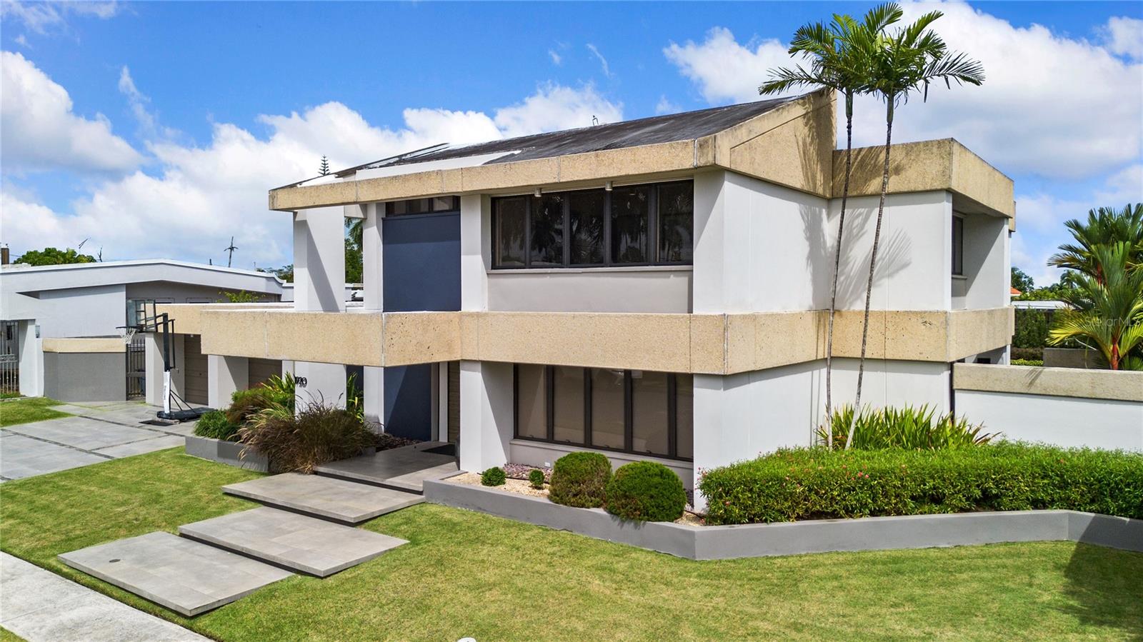 1920 PETUNIA ST., URB. SANTA MARIA - Residential