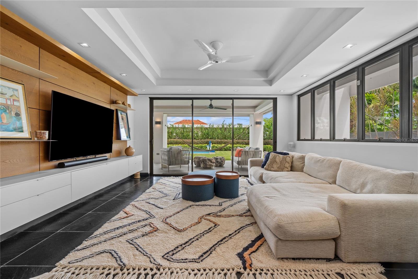 1920 PETUNIA ST., URB. SANTA MARIA - Residential