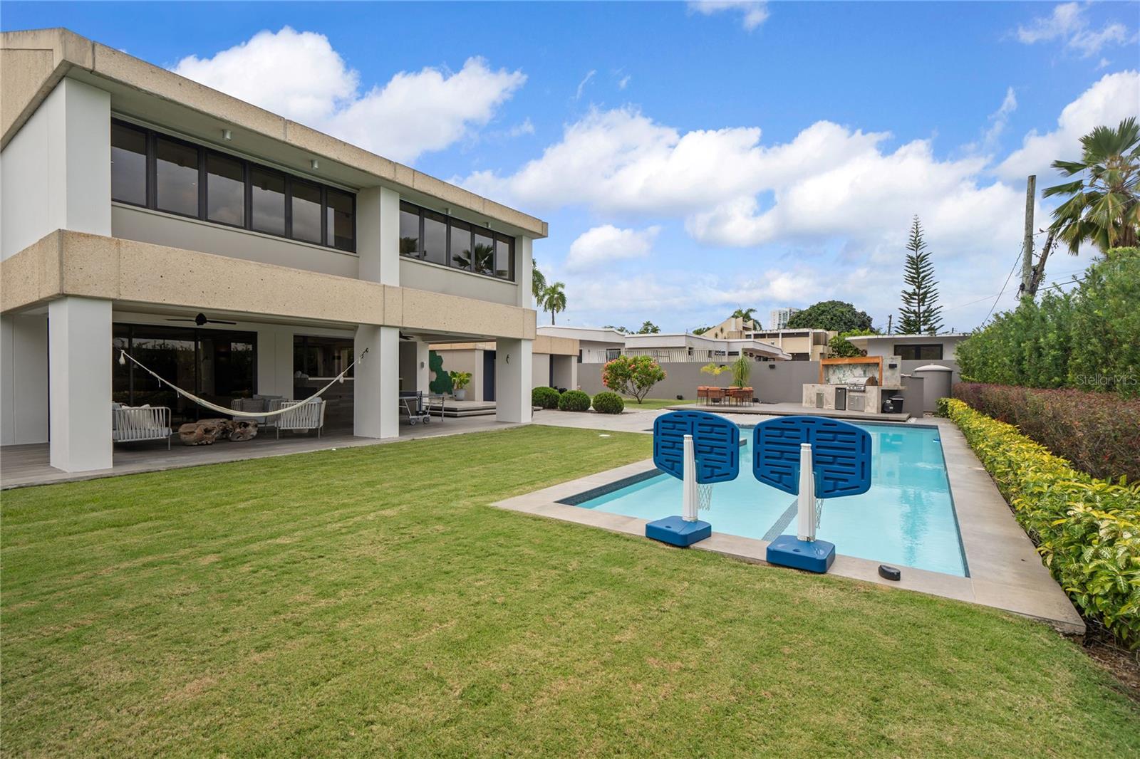 1920 PETUNIA ST., URB. SANTA MARIA - Residential