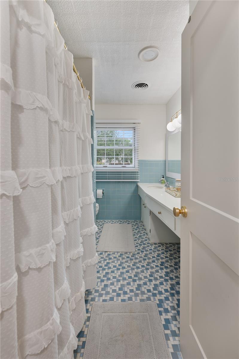 HAWTHORNE COURT RESUB - Residential