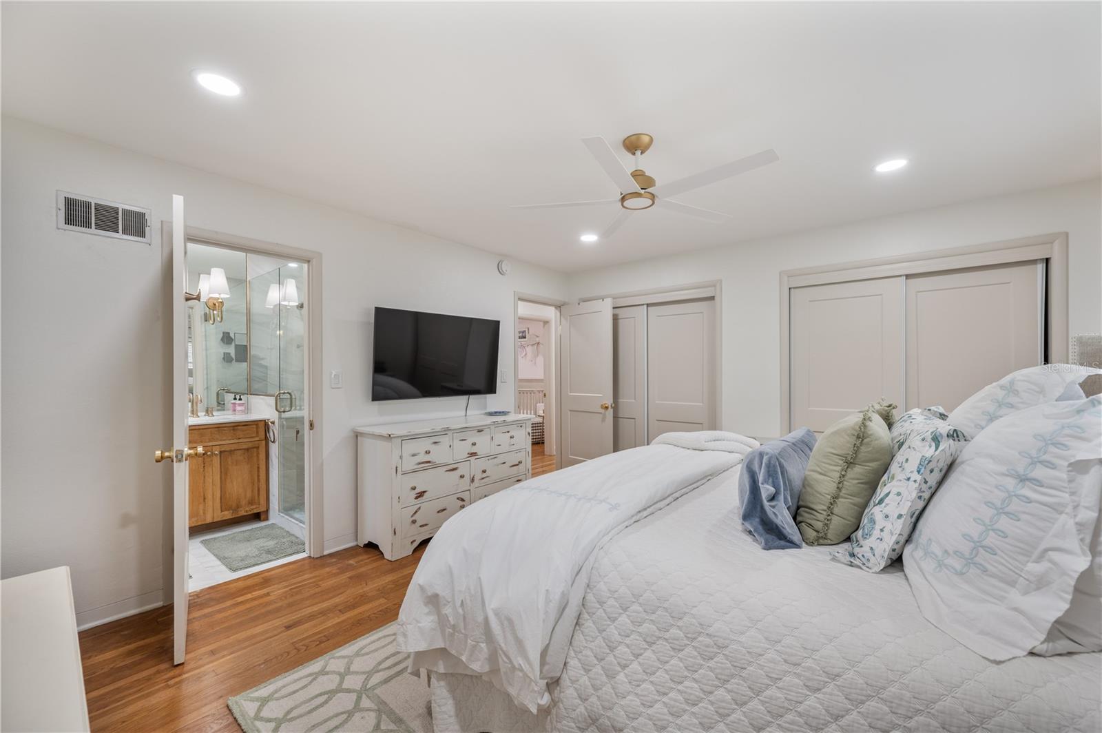 HAWTHORNE COURT RESUB - Residential