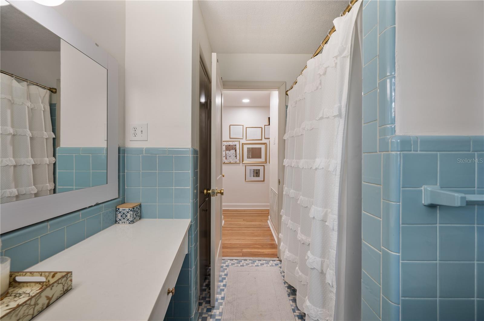 HAWTHORNE COURT RESUB - Residential