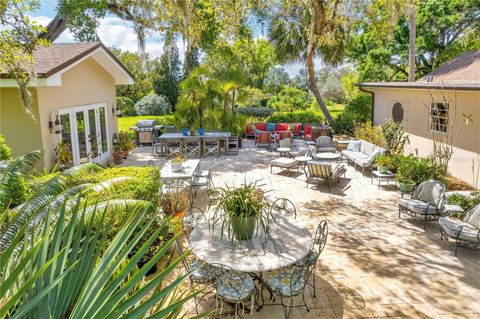 A home in LAKE WALES