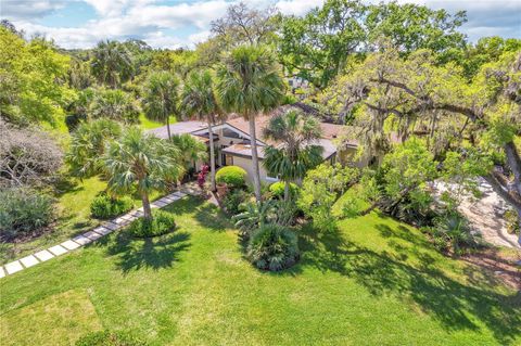 A home in LAKE WALES