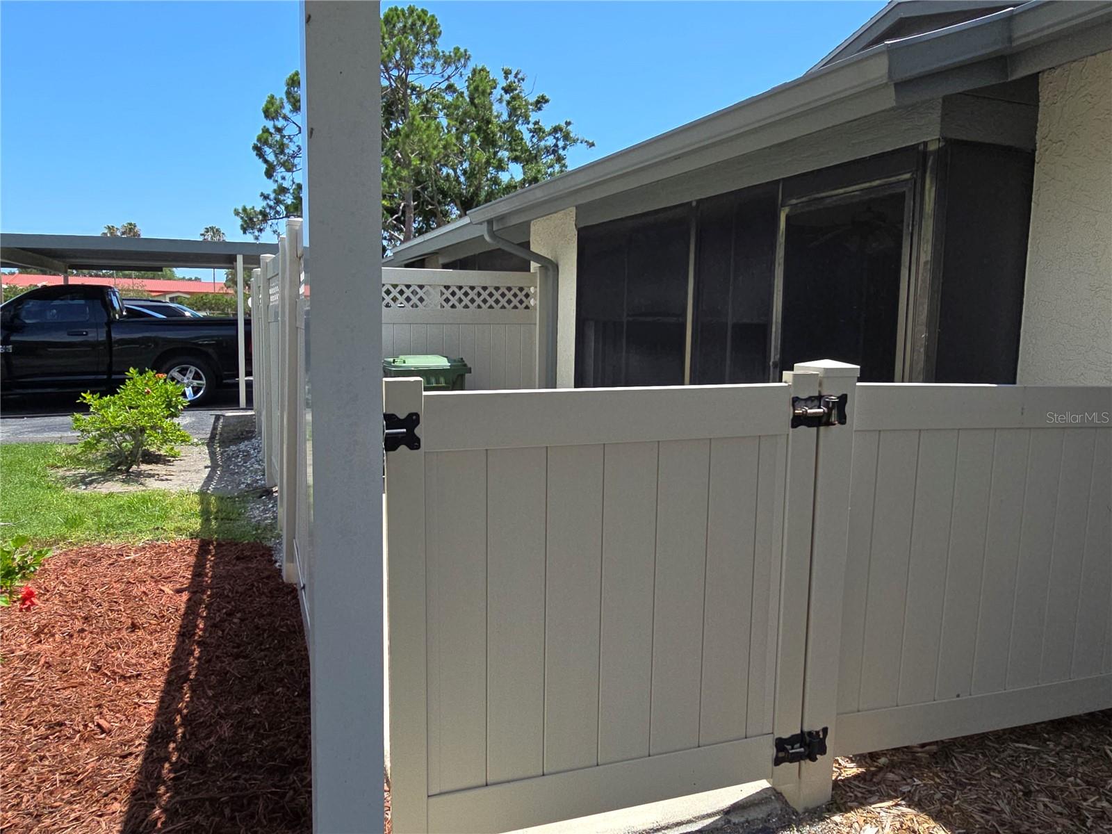 COURTYARD SQUARE - Residential