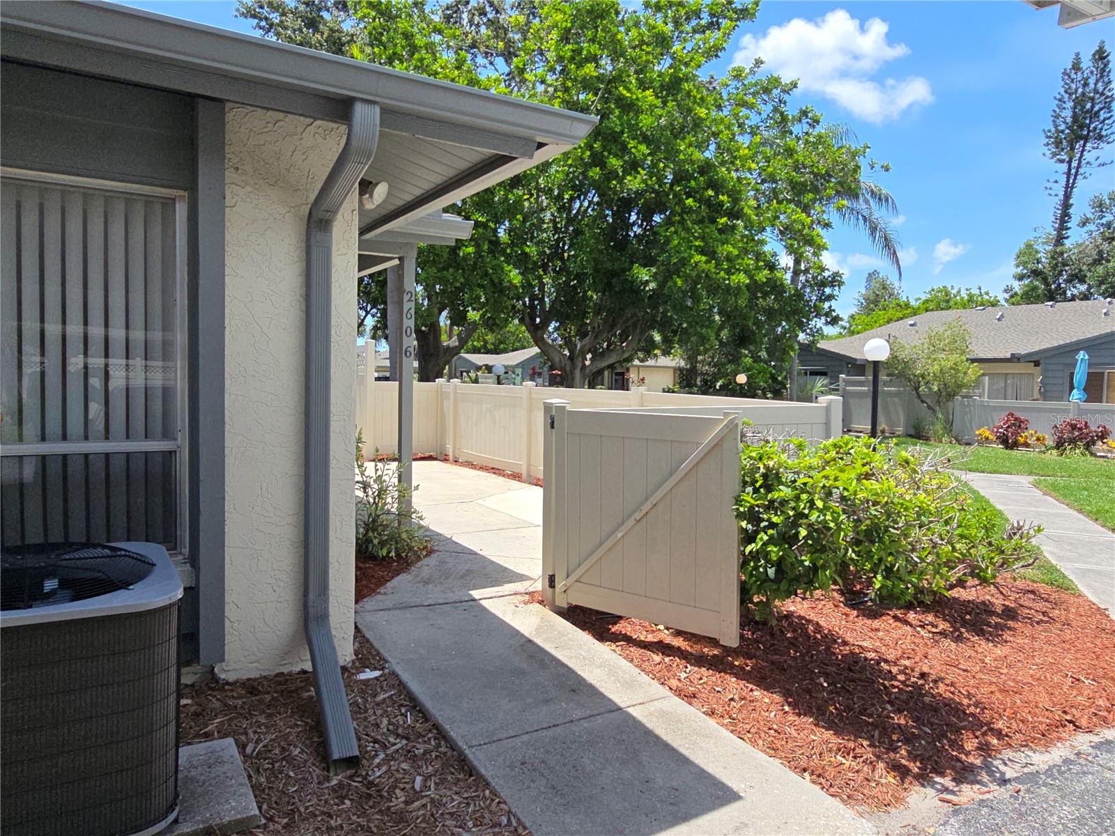 COURTYARD SQUARE - Residential