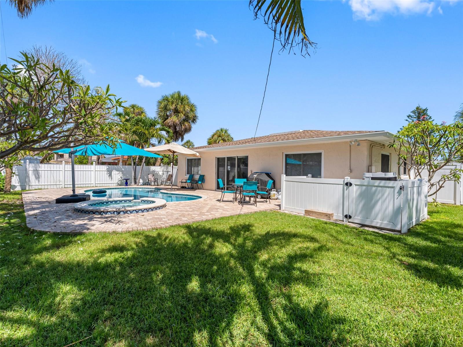 ST PETERSBURG BEACH NORTH UNIT 7 - Residential