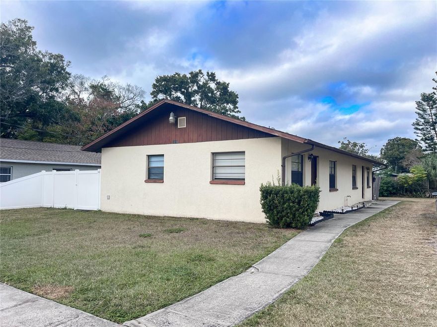 WELL MAINTAINED 2BR/1BA DUPLEX IN LARGO. HOME FEATURES TILED FLOORING,
PRIVATE FENCED PATIO,  AND PLENTY OF OFF STREET PARKING. EASY ACCESS TO INTERSTATE, GROCERIES, PHARMACY, BANKS, HOSPITAL, FAMILY ENTERTAINMENT
AND ONLY A SHORT DRIVE TO THE SANDY BEACH! 2.5 X INCOME, NO EVICTION
