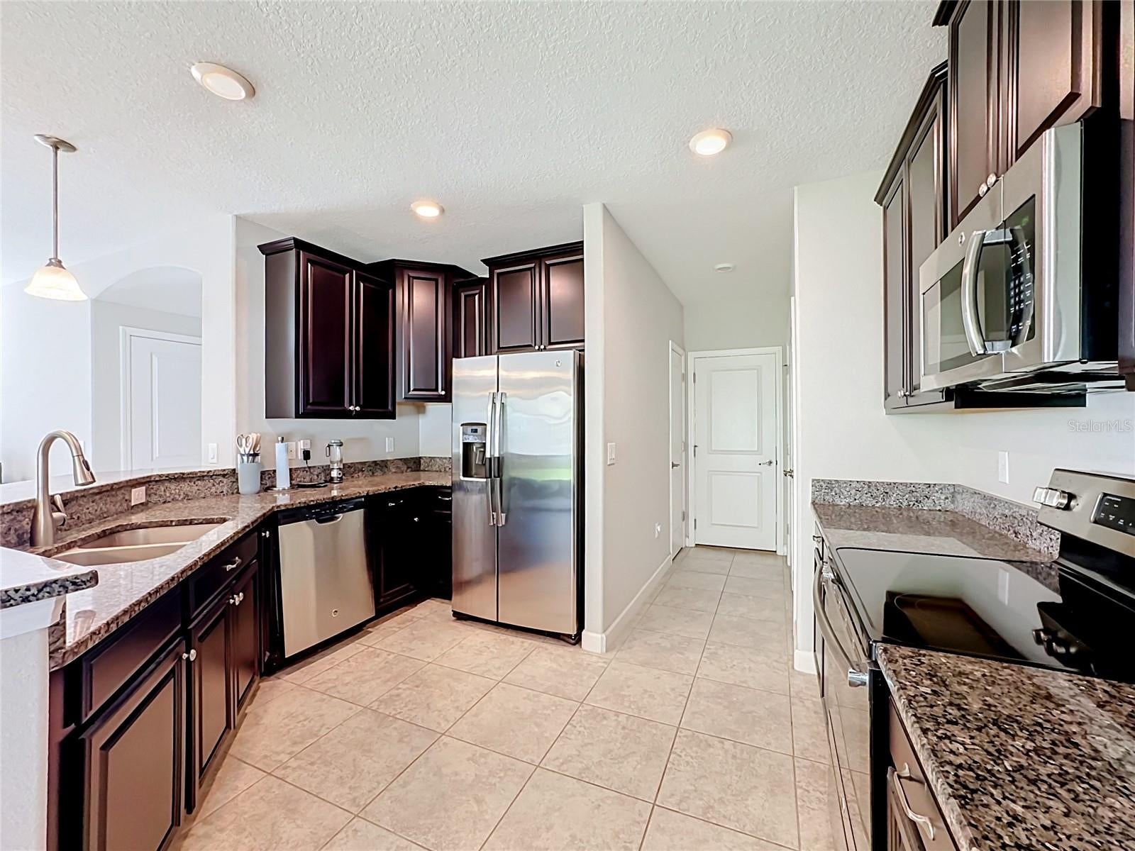 1922 CITRUS LAKE COURT