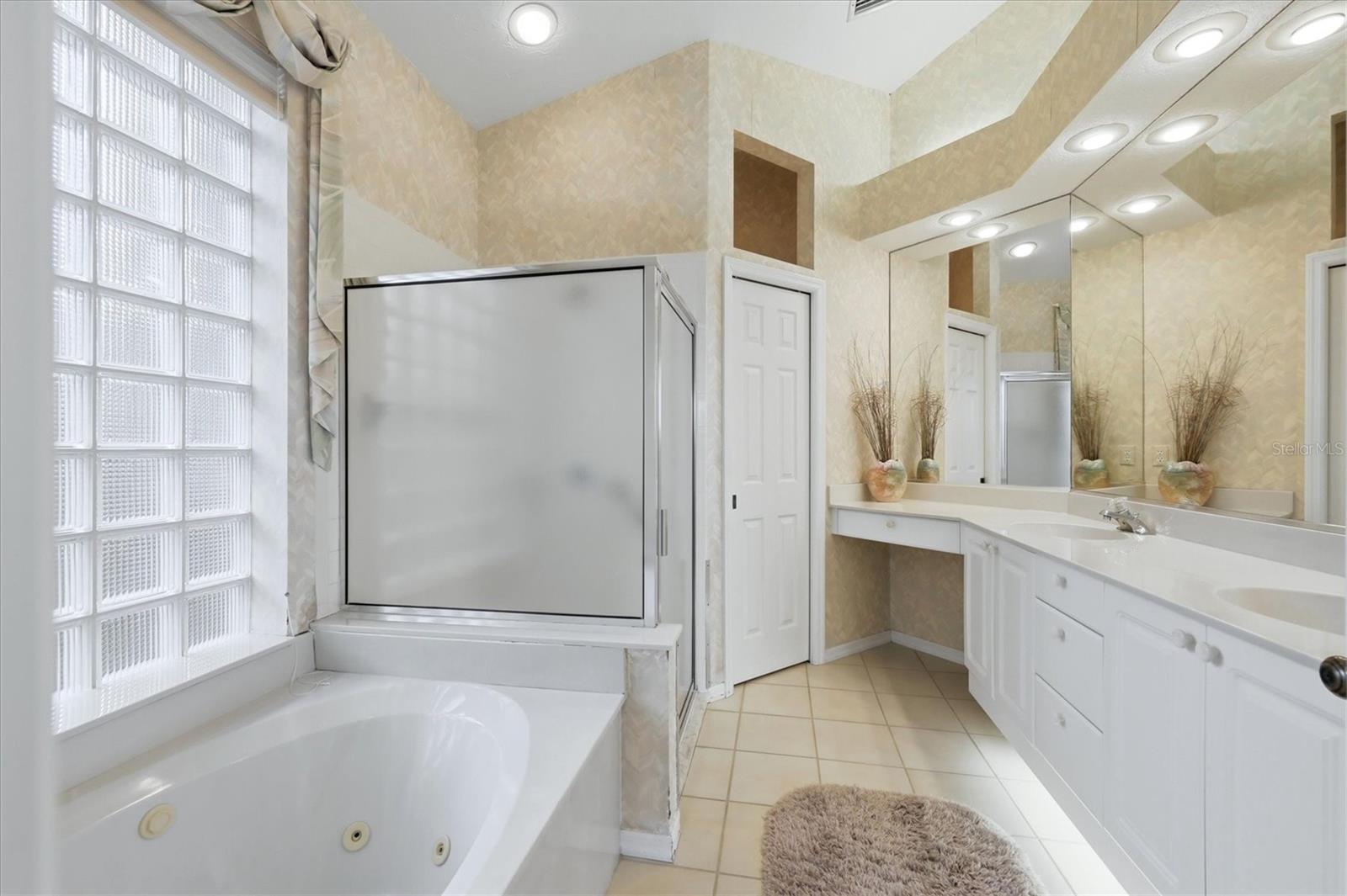 UNIVERSITY PARK COUNTRY CLUB - Residential