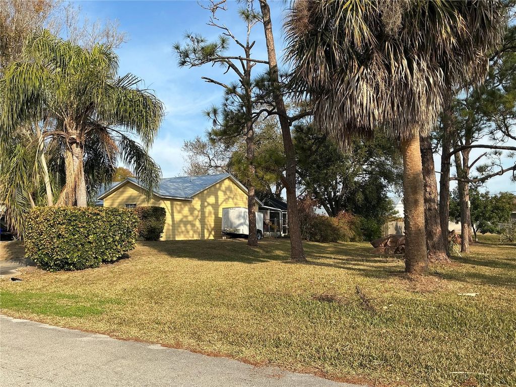 Photo of 412 Mango Avenue, Sebastian, FL 32958 (MLS # OM720703)