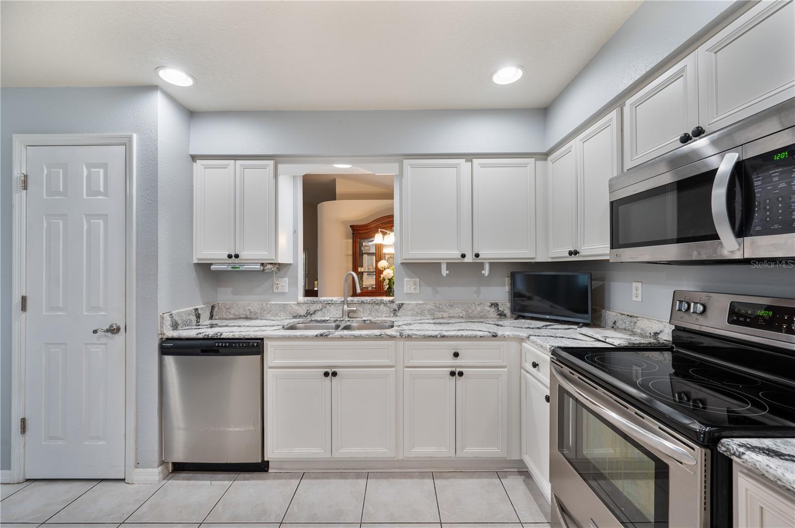 2152 STONEY POINTE DRIVE