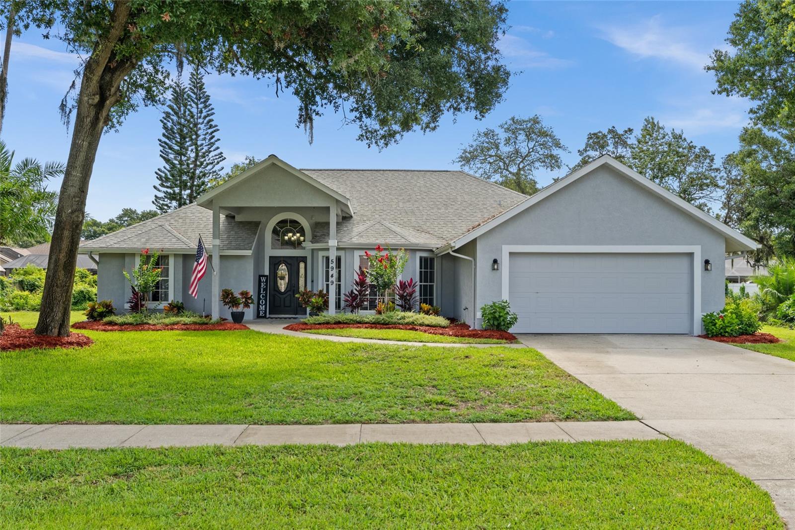 Beautiful house with private pool in Port Orange, near the best schools in the region, located in a generous lot of 0.46 acres. Comfort, style and great location!
We present this charming residence with 3 bedrooms and 2 complete bathrooms, perfect for those looking for comfort, practicality and leisure in one place. Right at the entrance, you will be received by a charming garden courtyard well cared for-the ideal welcome card for your new home. The room is large and cozy, with quality laminate flooring and sliding doors that open abroad.
Highlight for the outer area: a large, wooded space full of possibilities. Perfect for moments of rest, leisure or to get it, this area has a private pool and an ideal gourmet area to receive friends and family. The kitchen is spacious, equipped with wooden cabinets, all necessary appliances and a beautiful counter that integrates practicality and elegance. The laundry also has a dedicated space and is already equipped.
The house is located near the best schools in the region, ensuring convenience and ease for the whole family. In addition, the house is in one of the largest lots in the region, offering more space and privacy.
Prime location, this residence is close to supermarkets, schools, parks and trails - everything you need a few minutes from home. Do not miss this unique opportunity to live with quality in one of the best regions of Port Orange! Schedule your visit now and come delight!