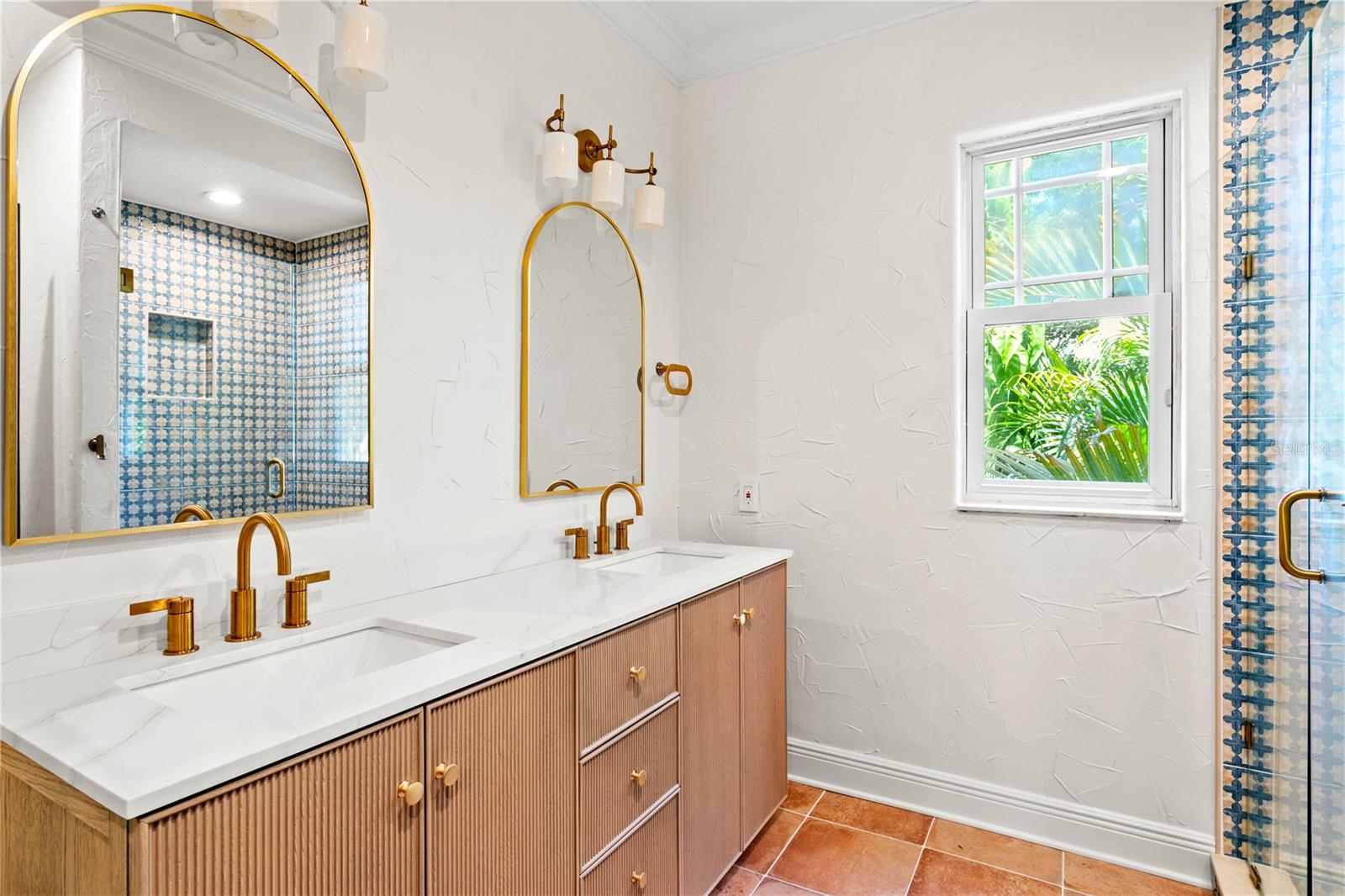 BAY BLUFF - Residential