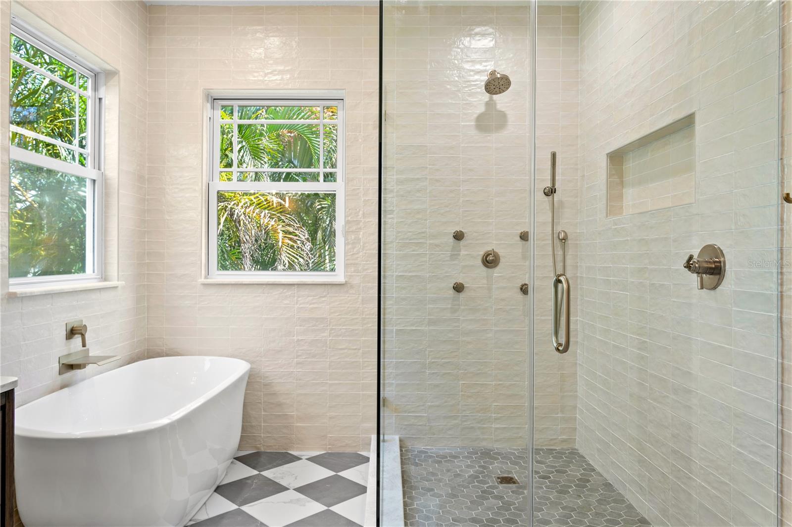 BAY BLUFF - Residential