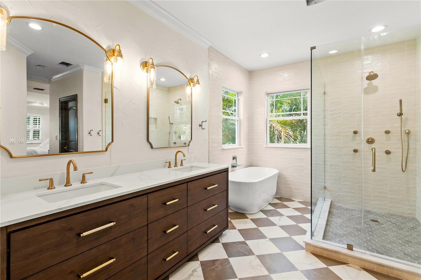 BAY BLUFF - Residential