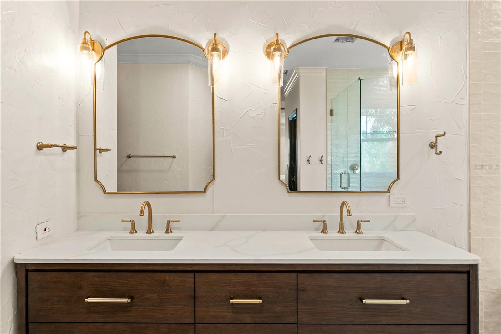 BAY BLUFF - Residential