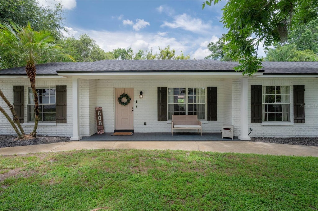 Photo of 608 Sunset Lane, Lutz, FL 33549 (MLS # TB8517339)
