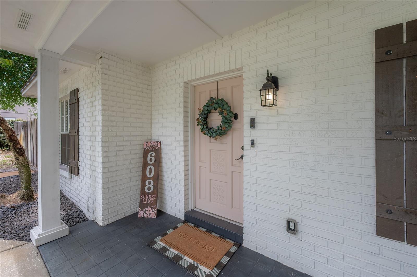 608 SUNSET LANE
