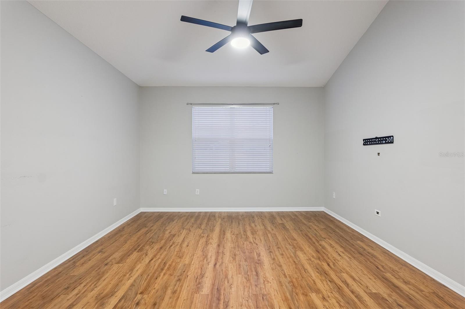 BRISTOL COVE/DEER CRK PH 01 - Residential