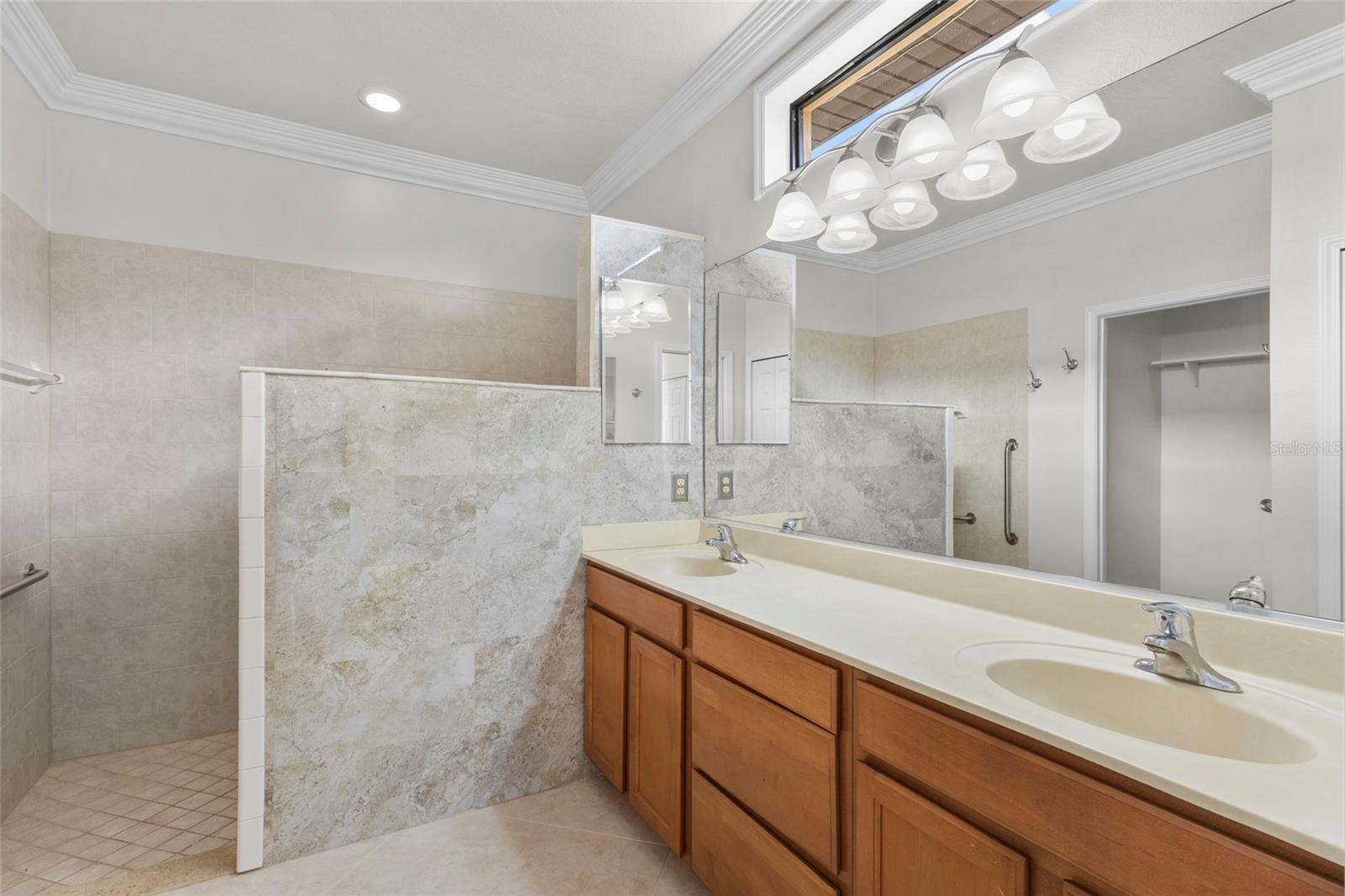 VENETIAN FALLS PH 2 - Residential