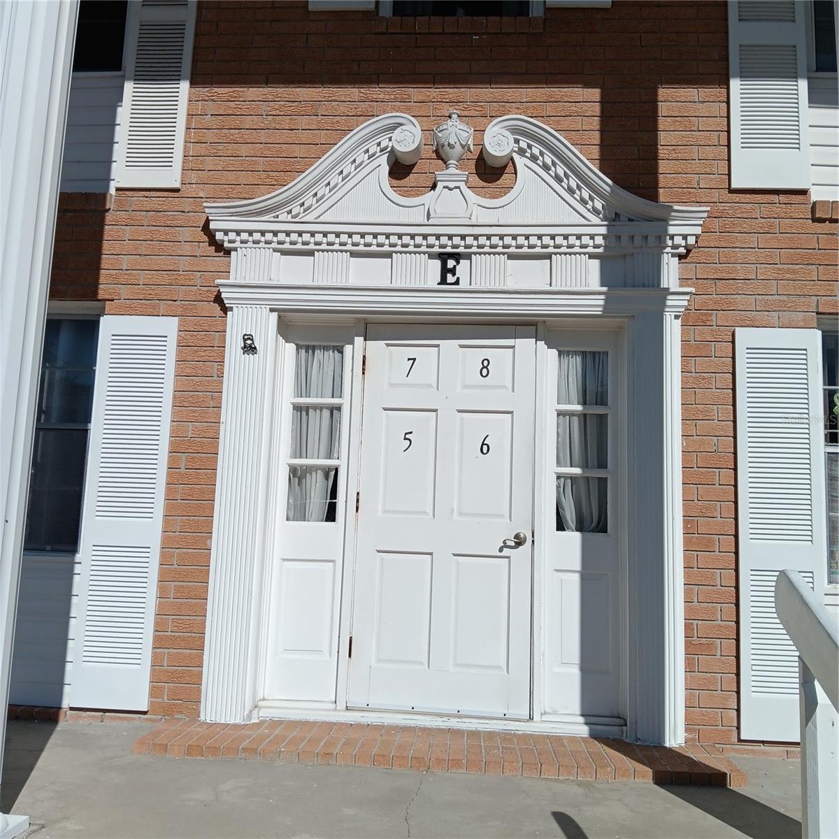 4158 TAMIAMI TRAIL R8