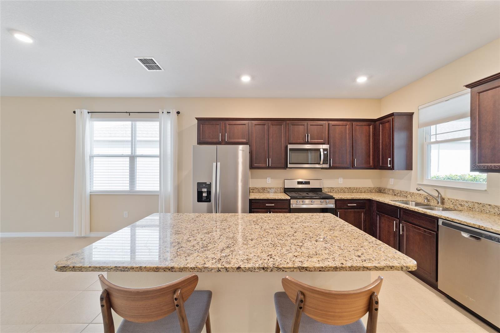 ON TOP OF THE WORLD - Residential