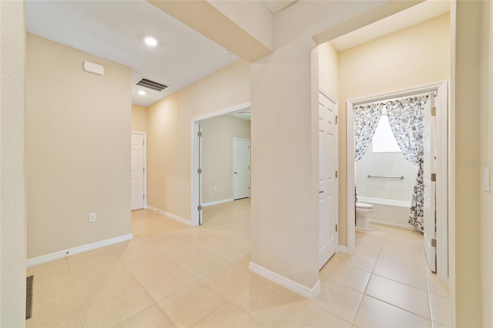 ON TOP OF THE WORLD - Residential