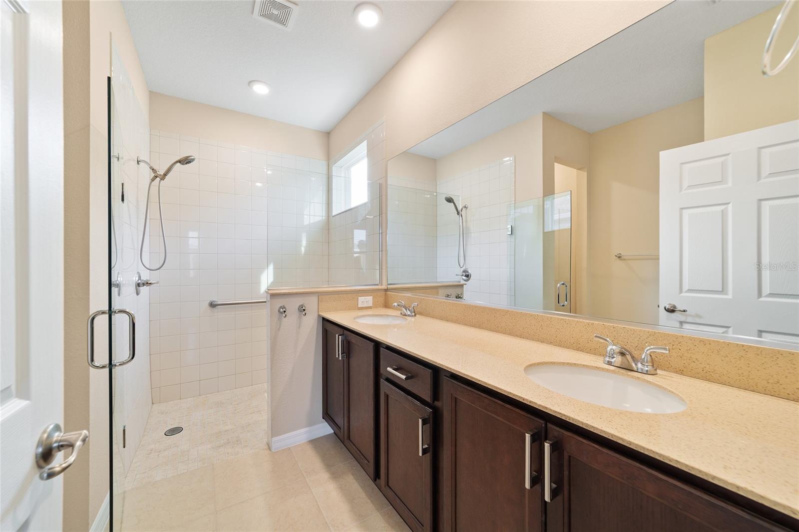 ON TOP OF THE WORLD - Residential