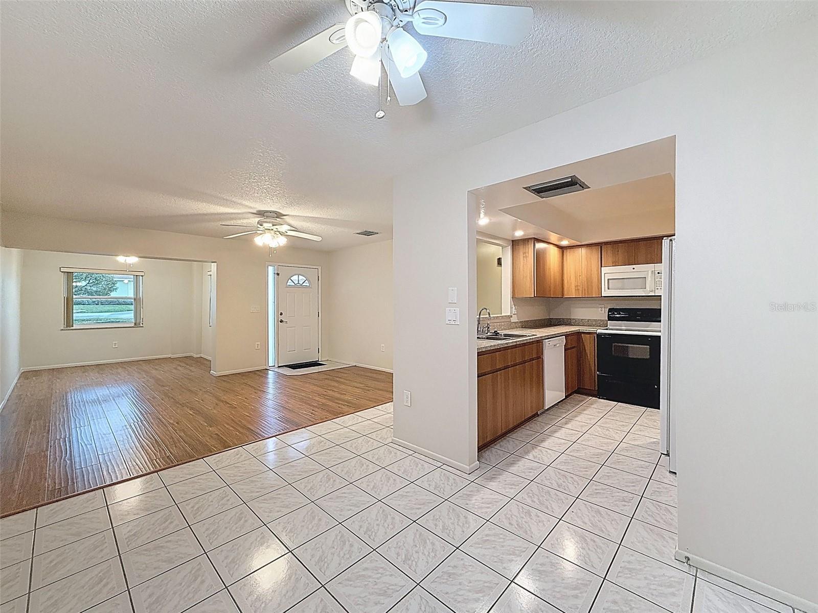 DOLLAR LAKE VILLAGE CONDO 02 - Residential