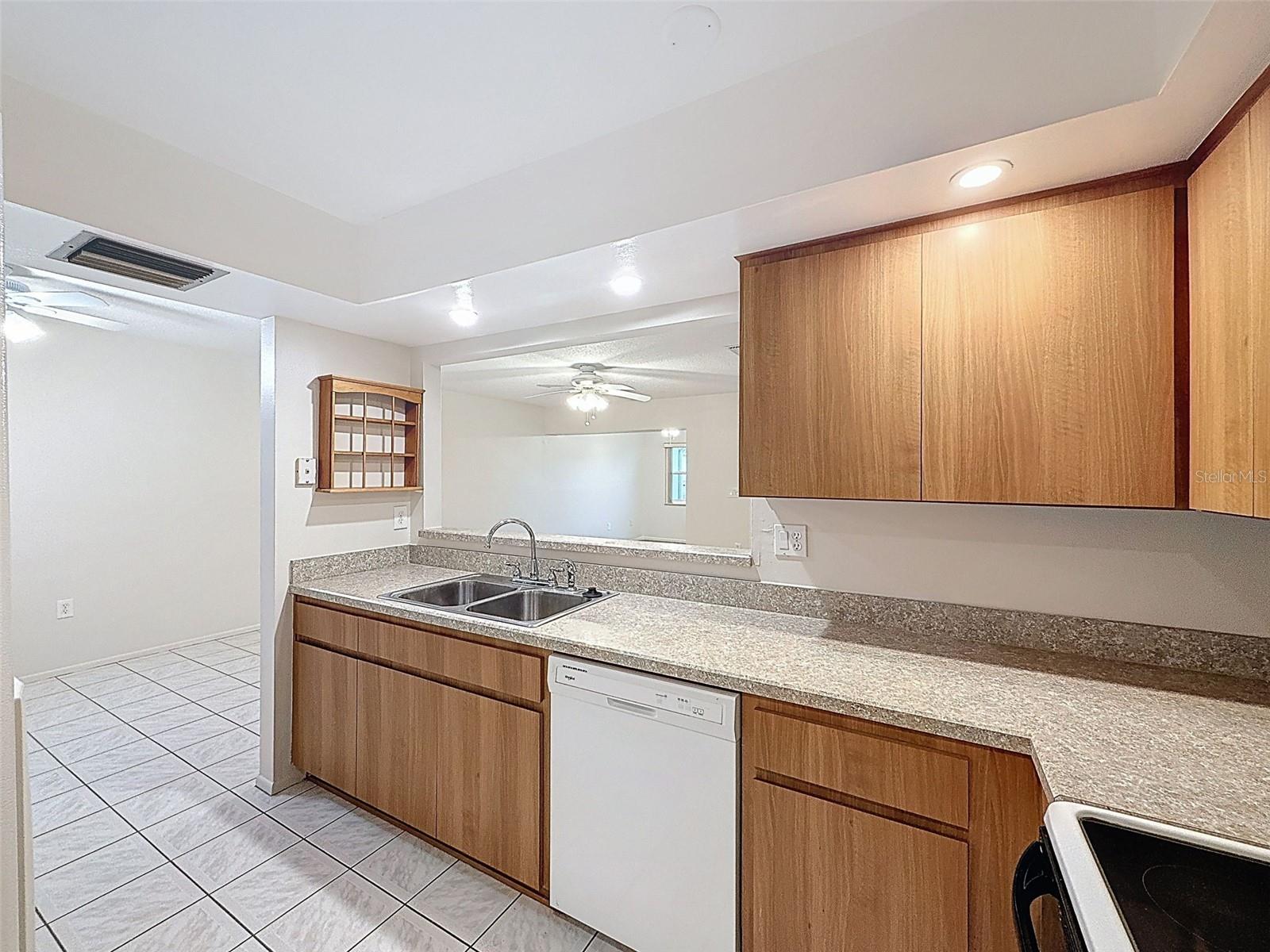 DOLLAR LAKE VILLAGE CONDO 02 - Residential