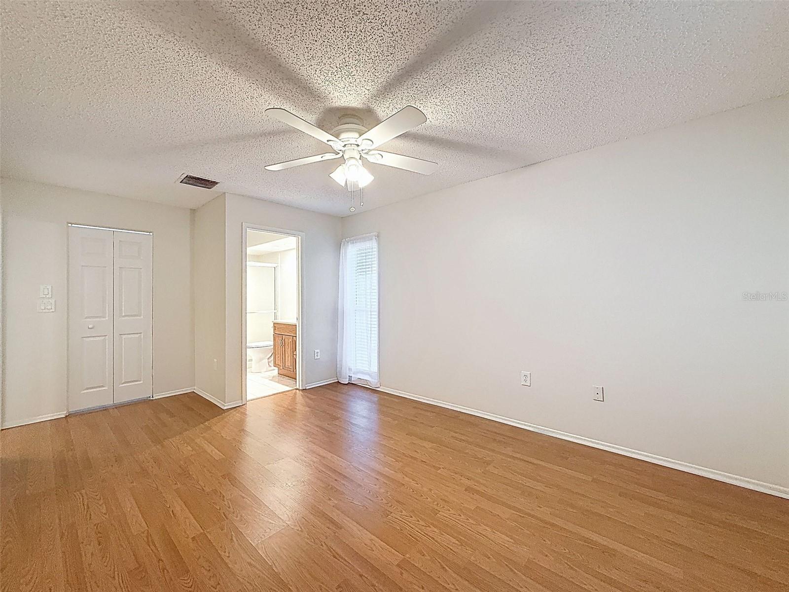 DOLLAR LAKE VILLAGE CONDO 02 - Residential