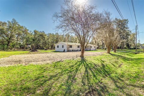 A home in LAKELAND