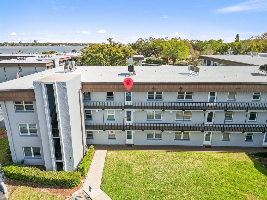 Photo of 333 Lake Howard Drive NW #313A, Winter Haven, FL 33880 (MLS # L4959894)