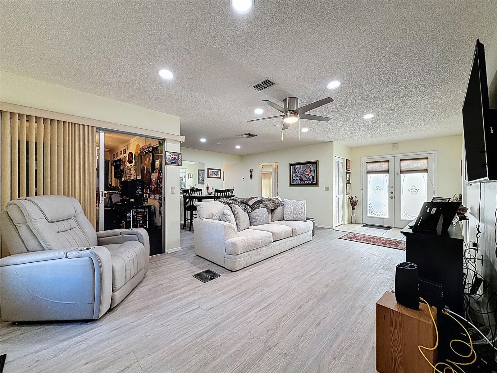 TIMBER OAKS - Residential