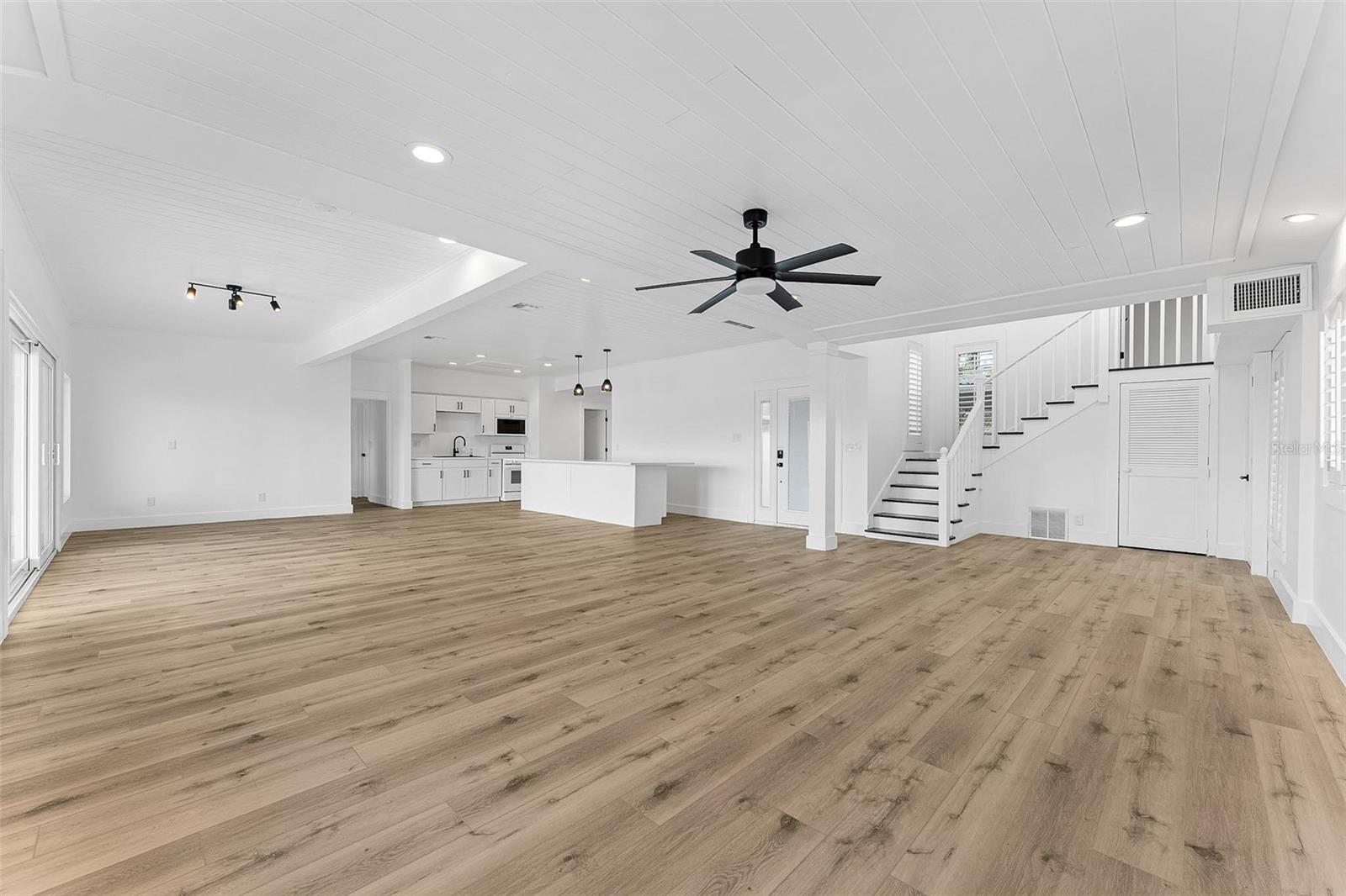 845 BAY ESPLANADE