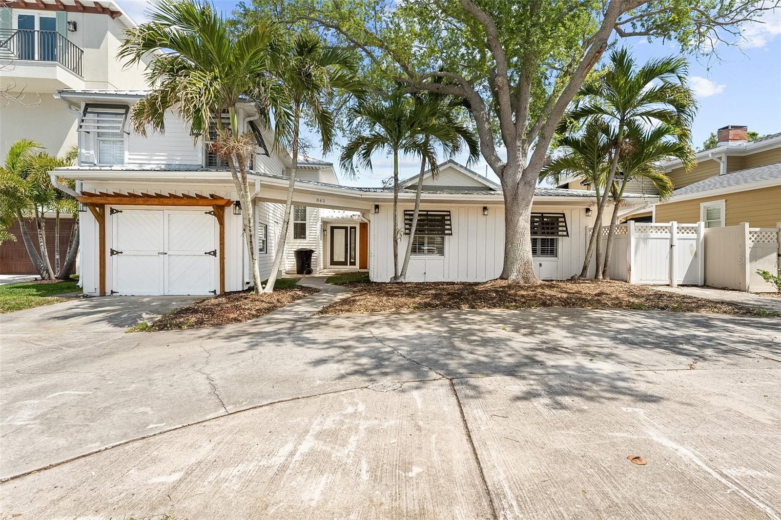 845 BAY ESPLANADE