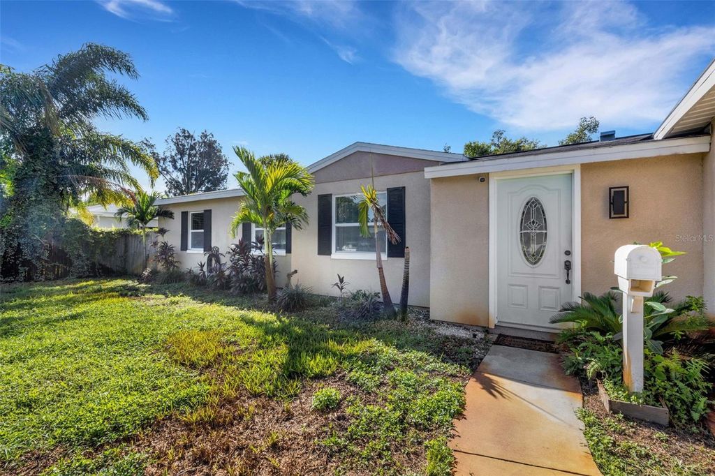Photo of 5932 17th Avenue N, St Petersburg, FL 33710 (MLS # A4661375)