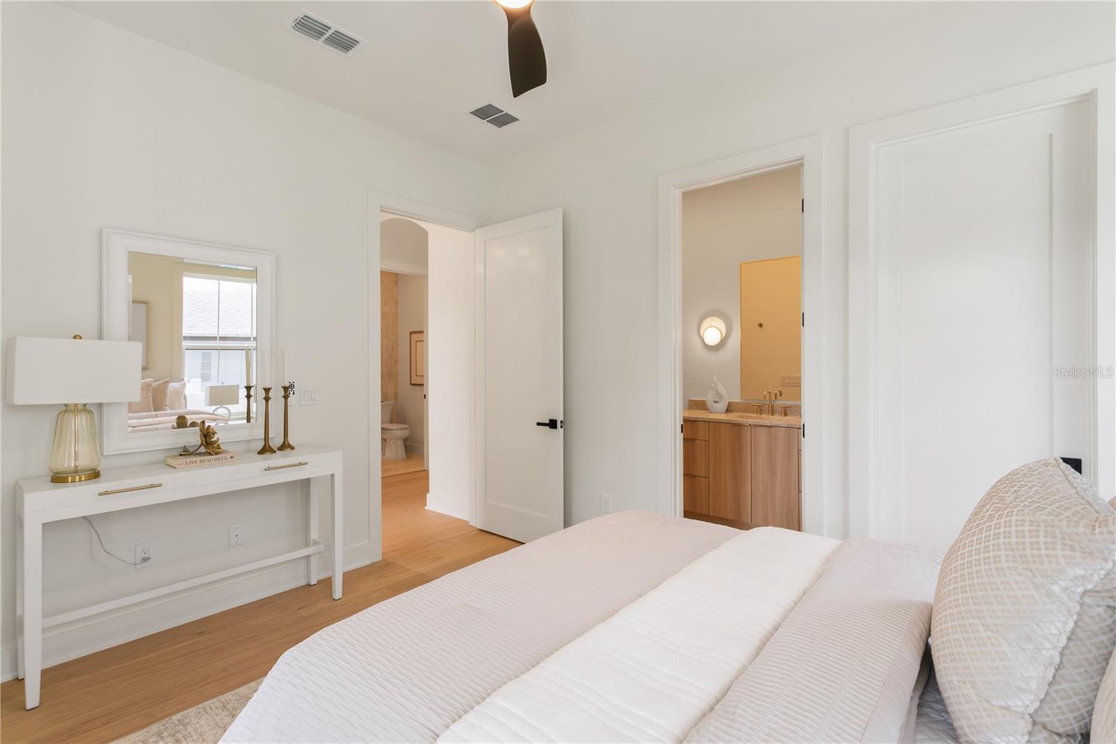211 29TH AVE N