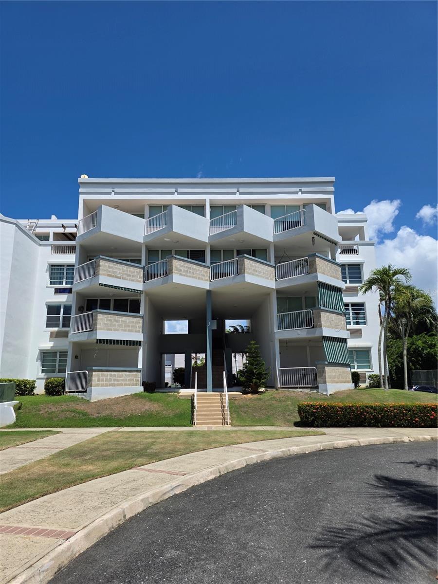 Unique apartment ideal for beach lovers and retreat. Great unit for rent no less 6 months. Fully furnished and equipped. Step to the beach and pool area. Gated community 24hr. 2 parking spaces. Tennis and basketball courts. So close to restaurants and the famous "Luquillo Kiosks" for dining and sharing time with family and friends. Variety of Supermarkets, drugstores in the area in less 15 minutes.
The Carabali Rainforest Park located between the lush foothills of EL Yunque National Rainforest and the Crystal waters of the Atlantic Ocean. Carabali Rainforest Adventure Park is a favorite adventure destination in Puerto Rico in les 10 minutes driving. Golf courses close within the Wyndham Rio Mar Beach Resort in less 5 minutes. Lot of unique places and activities to enjoy. Best and secure beach area. Gated entrance from the beach.