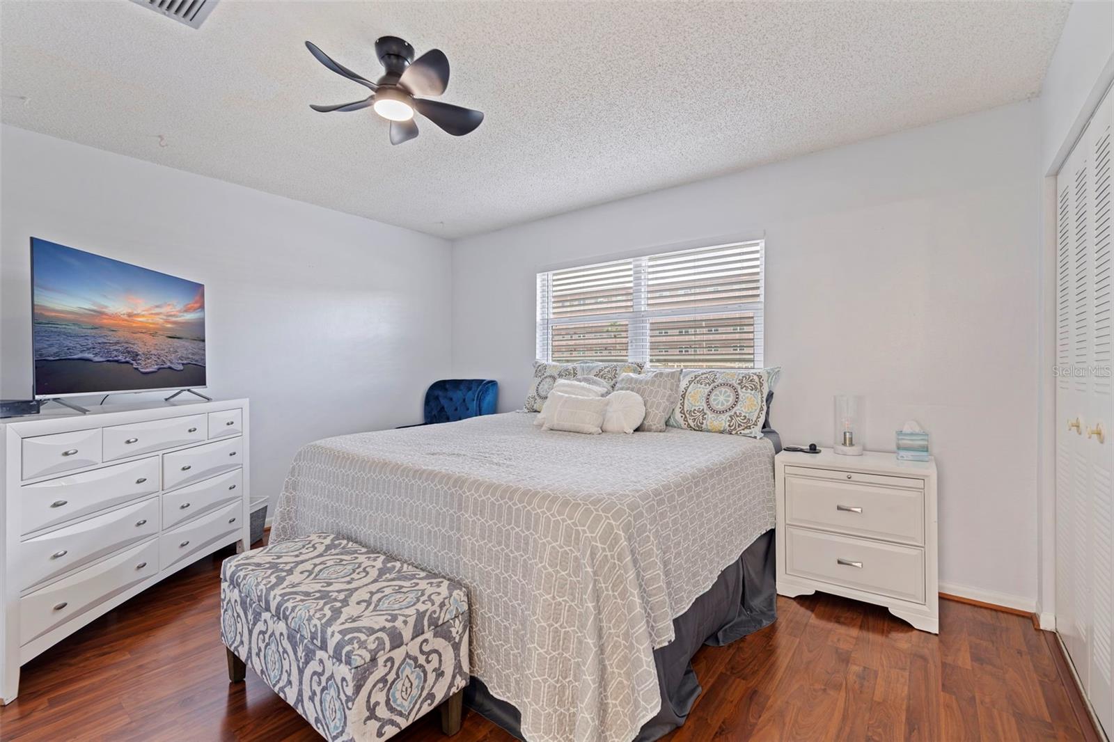 FIVE TOWNS - Residential